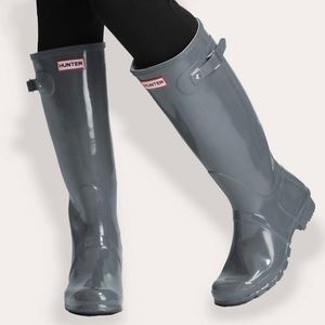 HUNTER Boots, Size 8 (Boot socks included)